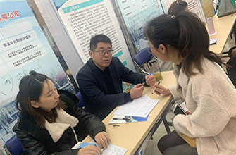 開(kāi)展畢業(yè)生招聘會(huì) · 開(kāi)展多元化創(chuàng)新平臺(tái)